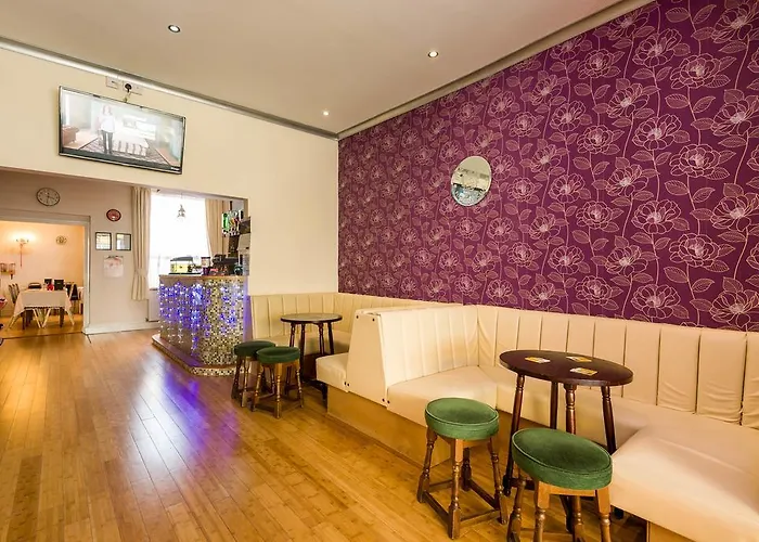 Uk Travel & Hospitality Ltd Ta Canberra Hotel
