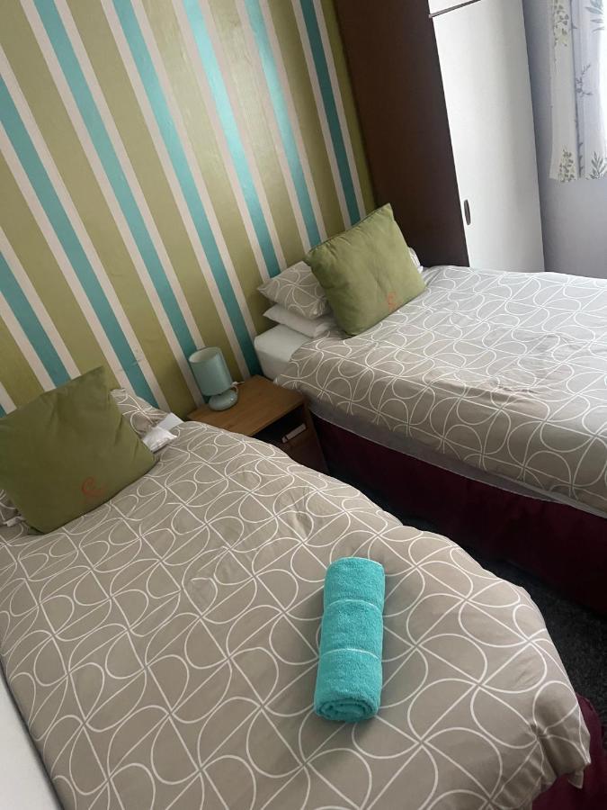 Hotel Uk Travel & Hospitality Ltd Ta Canberra