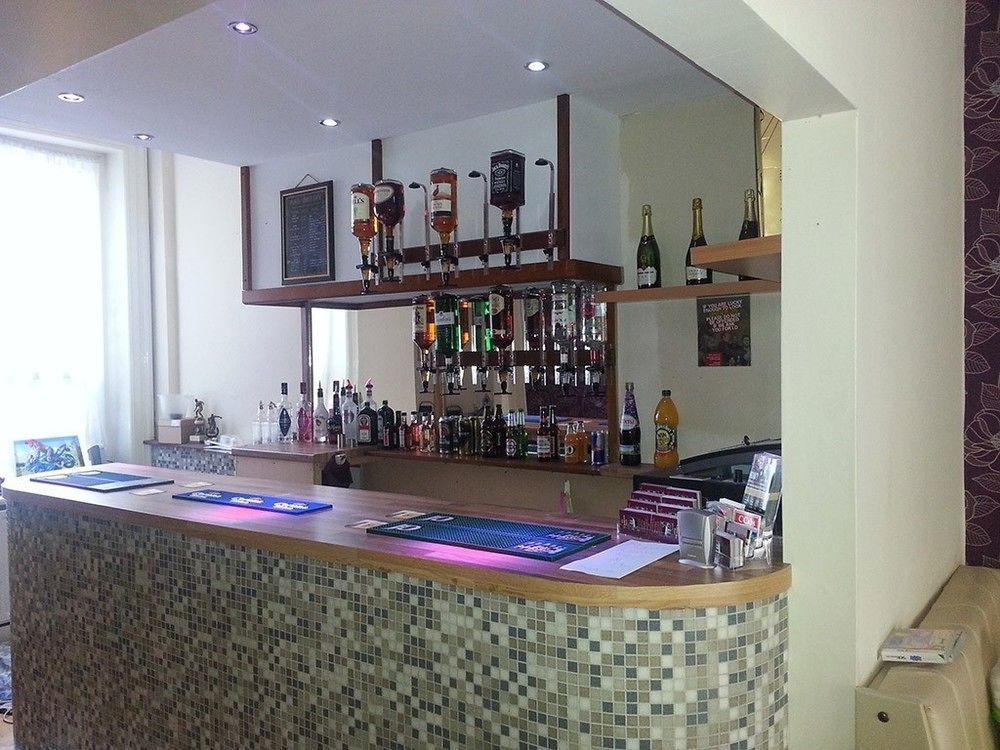 Uk Travel & Hospitality Ltd Ta Canberra Hotel