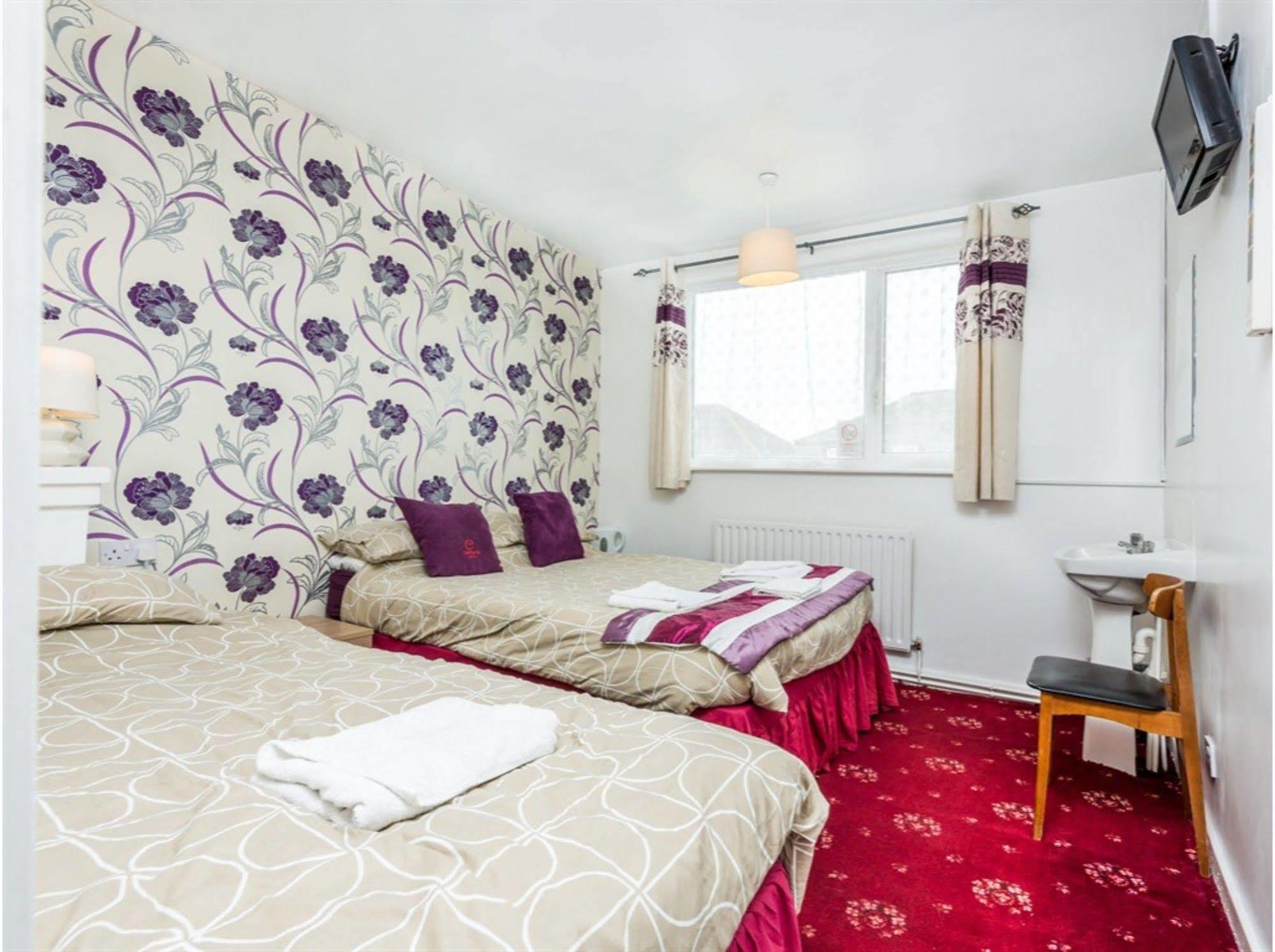 Uk Travel & Hospitality Ltd Ta Canberra 3* Blackpool