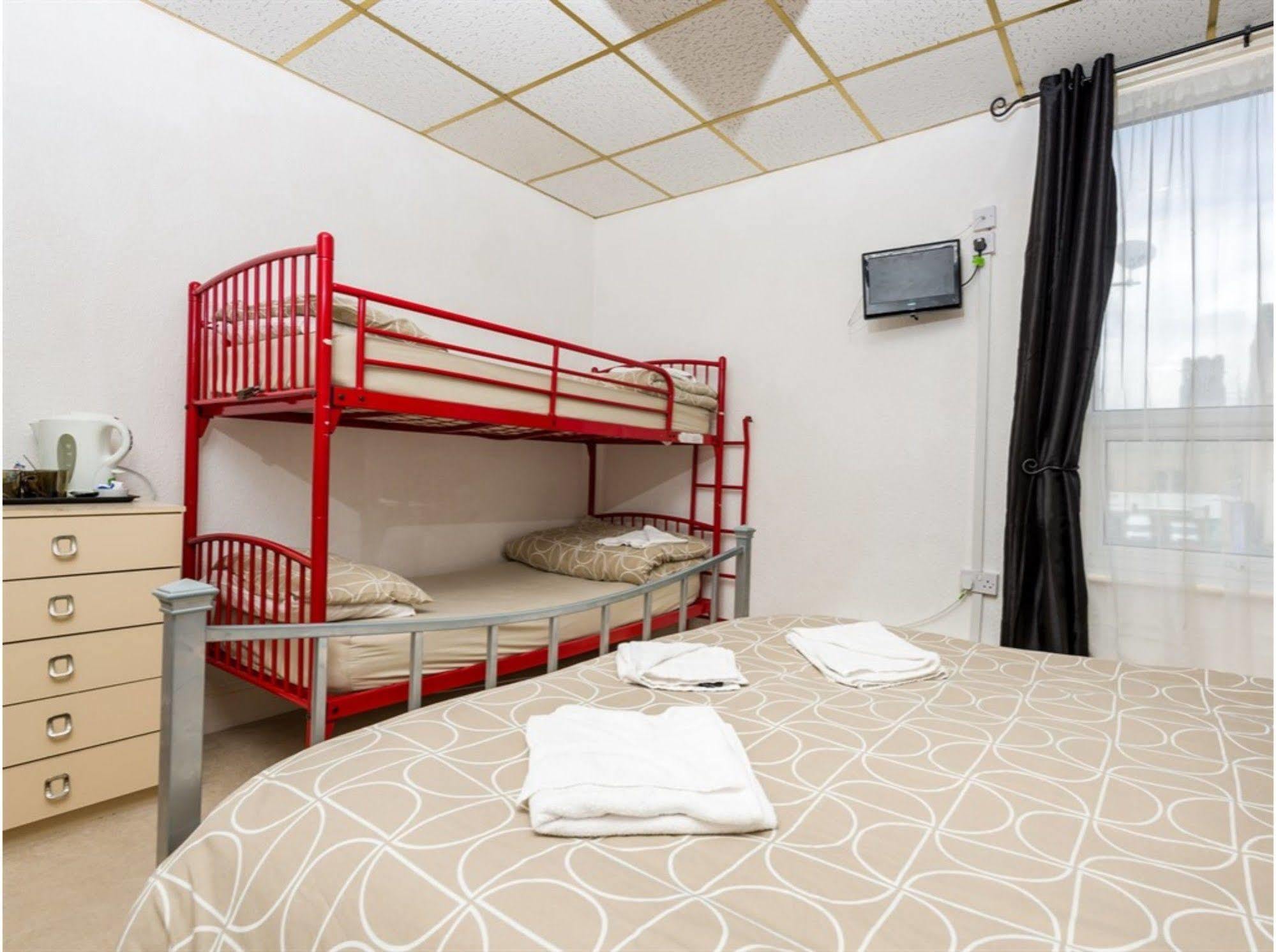 Uk Travel & Hospitality Ltd Ta Canberra 3* Blackpool