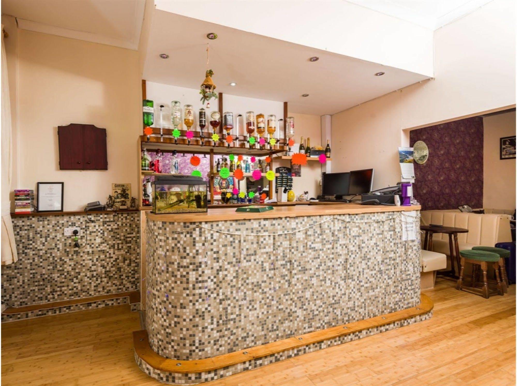 Uk Travel & Hospitality Ltd Ta Canberra Hotel