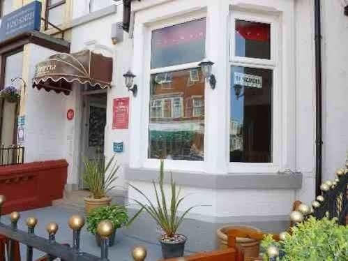 Uk Travel & Hospitality Ltd Ta Canberra 3* Blackpool