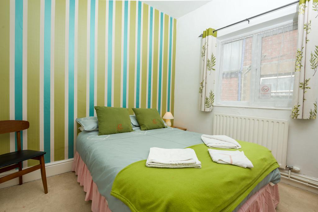Hotel Uk Travel & Hospitality Ltd Ta Canberra