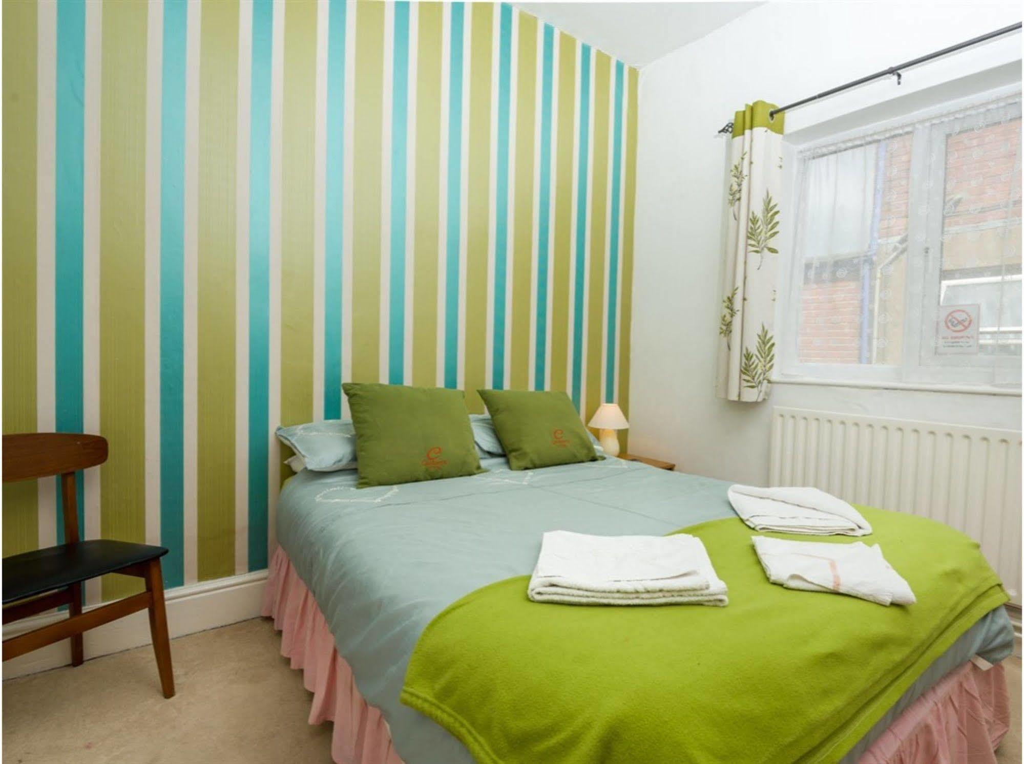 Uk Travel & Hospitality Ltd Ta Canberra